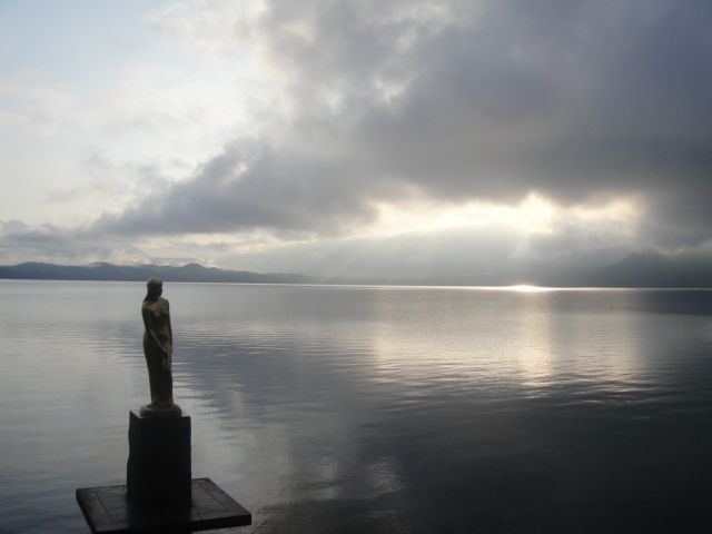 夜明け前の田沢湖