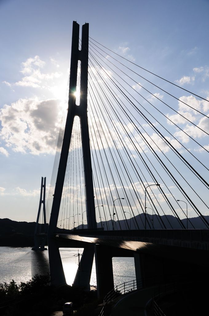 逆光の多々羅大橋