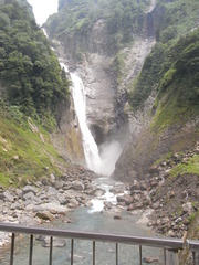 落差日本一の称名滝（富山県）