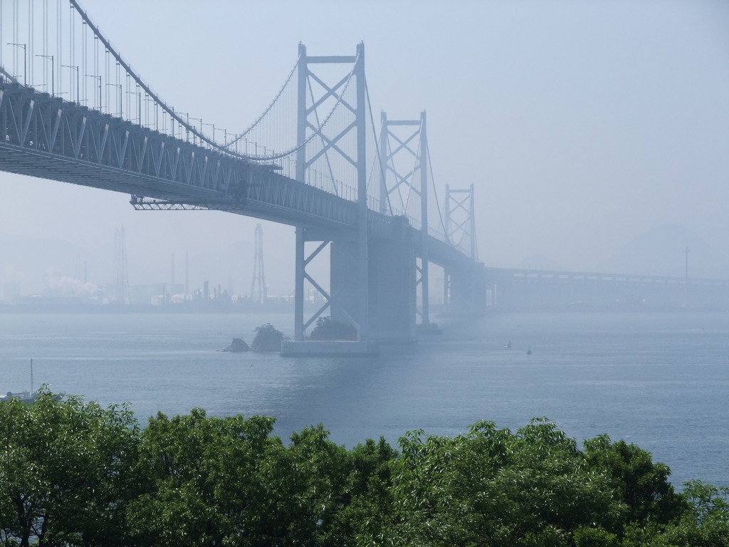 朝霧に煙る