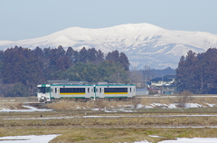 栗駒山を背に