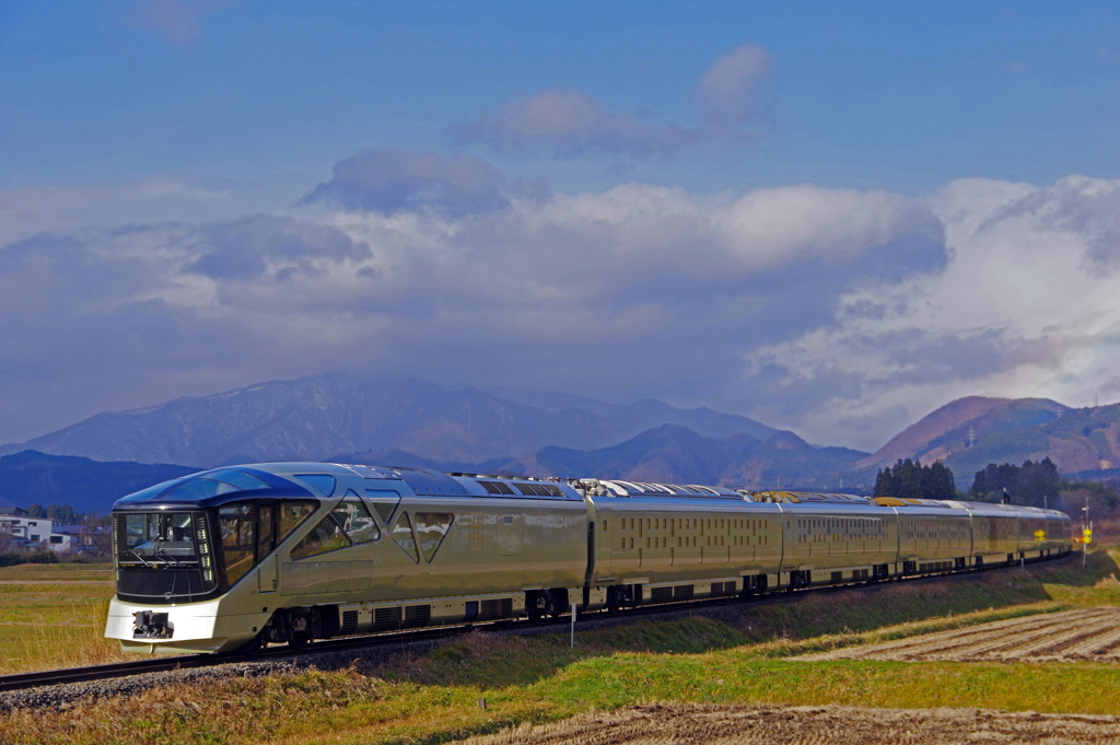 TRAIN SUITE 四季島