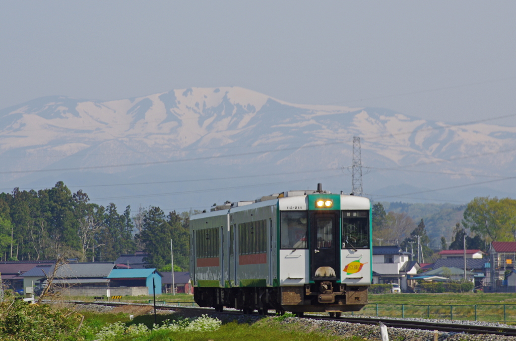 春の栗駒山