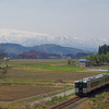 月山を遠くに