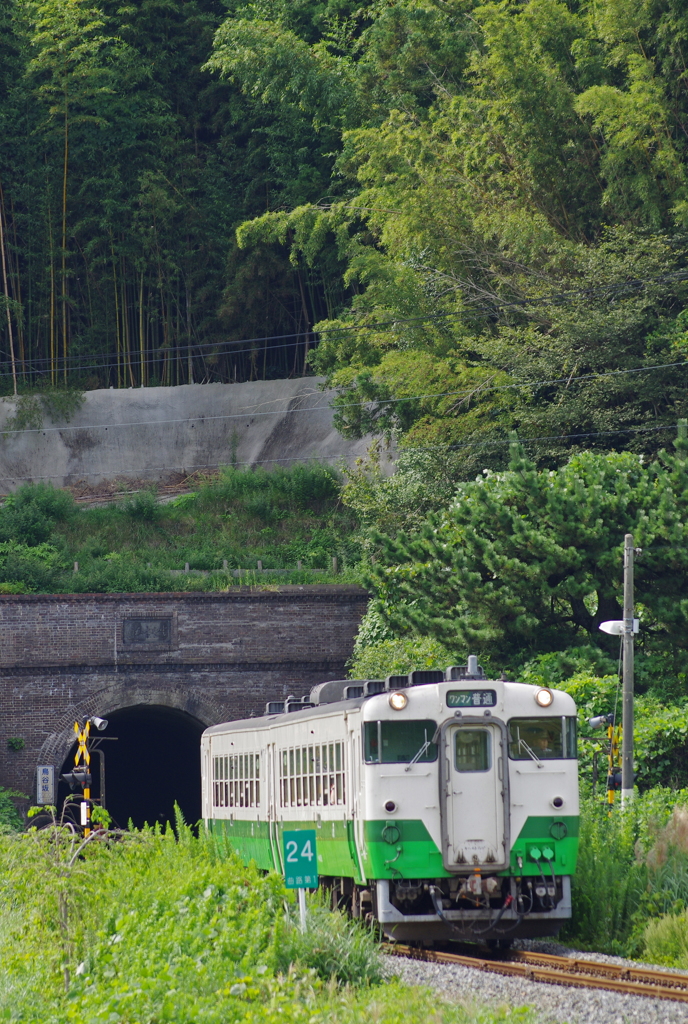 ﾄﾝﾈﾙ飛び出し