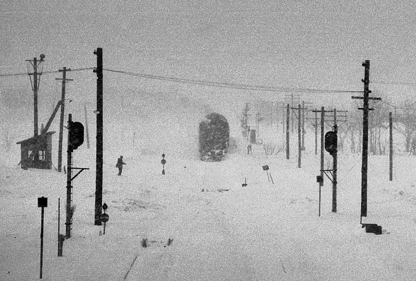 吹雪の中から