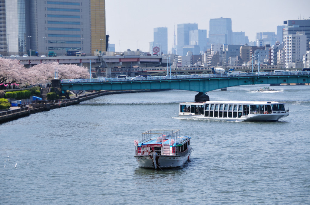 春のうららの隅田川