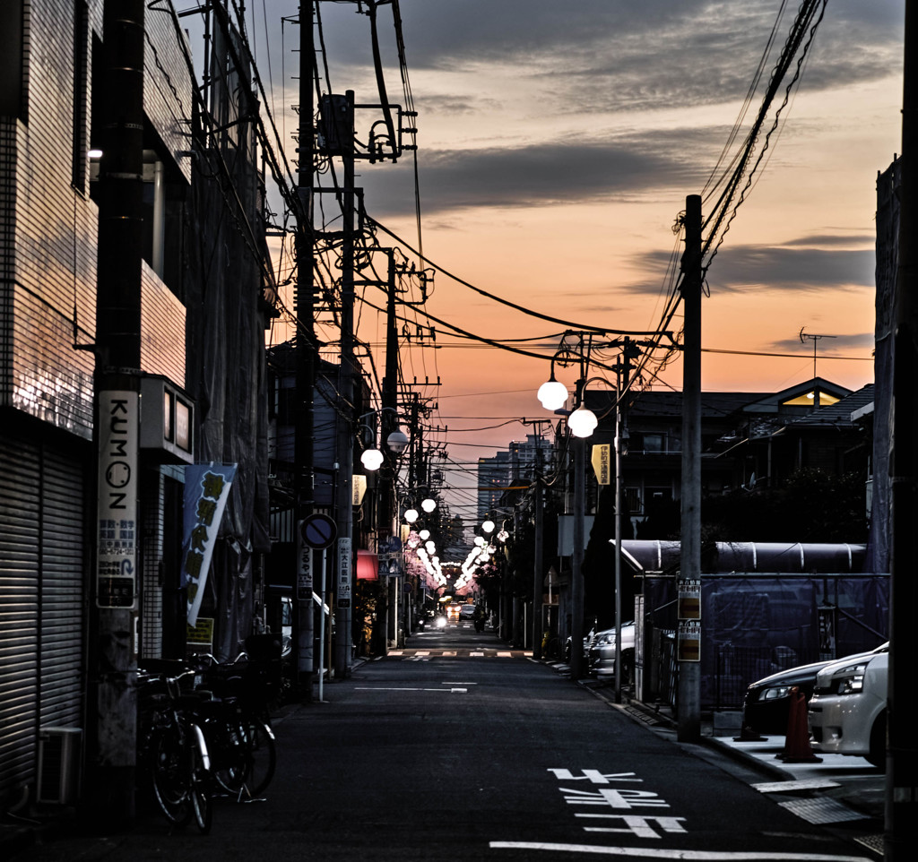 暮れ行く街
