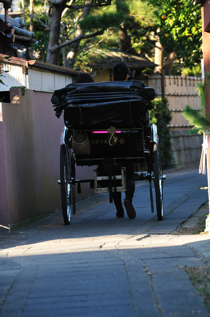 路地裏人力車