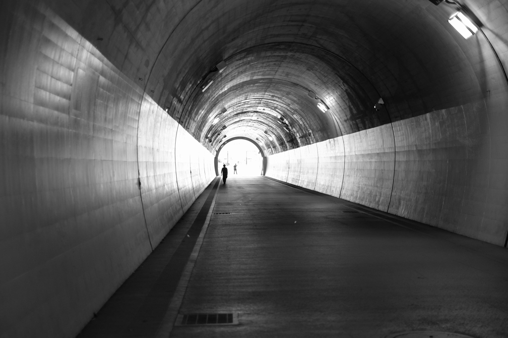 トンネルのある風景