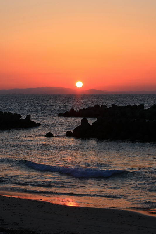 海を染めて沈む陽