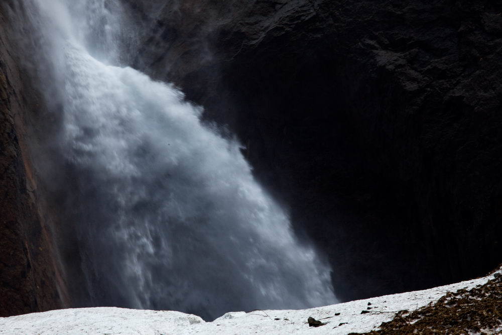 称名滝　最下部滝つぼ