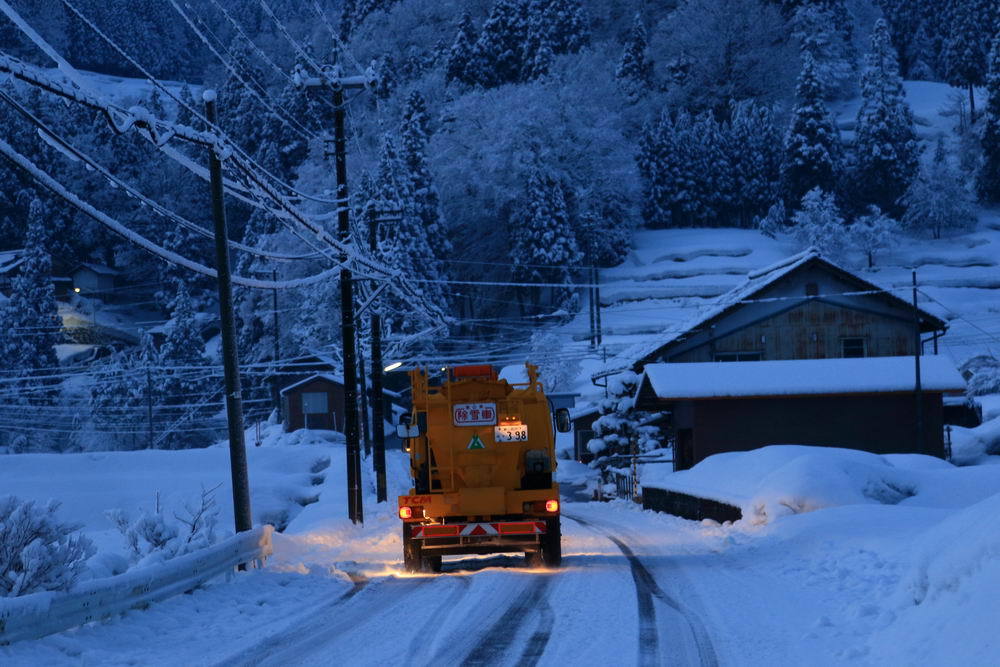 雪の中の明かり（４）　融雪車