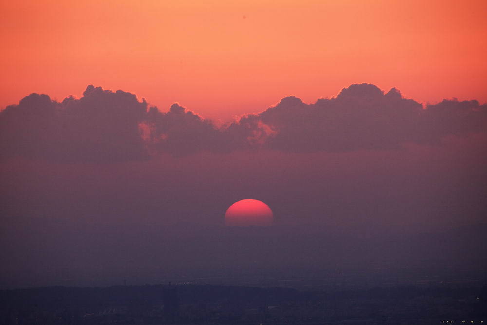 雲の下の日没