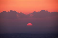雲の下の日没