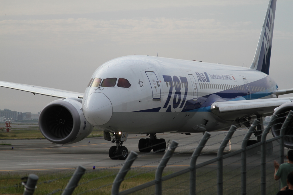 ７８７