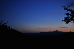 夕暮れの鳥海山