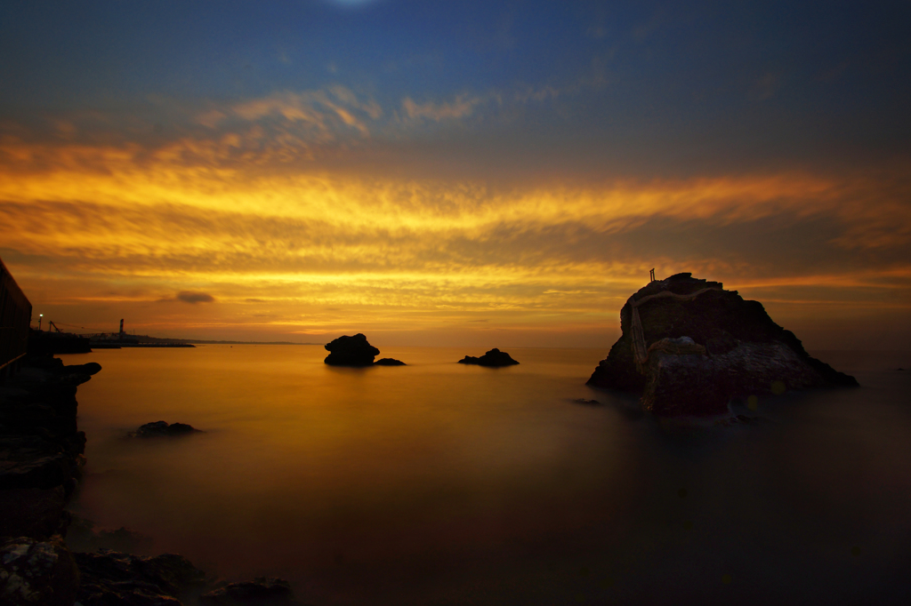 夕空の夫婦岩