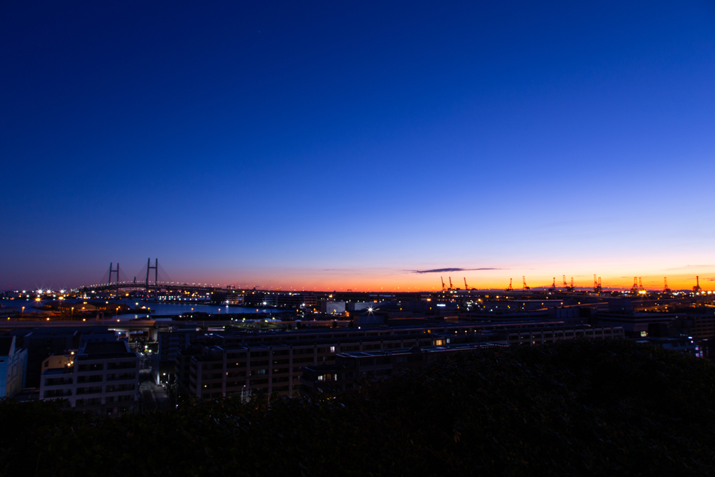 横浜の夜明け
