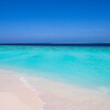 白い砂浜と海・モルディブ