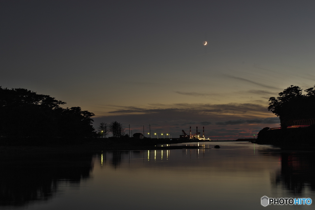 三日月と月光川河口夕景1