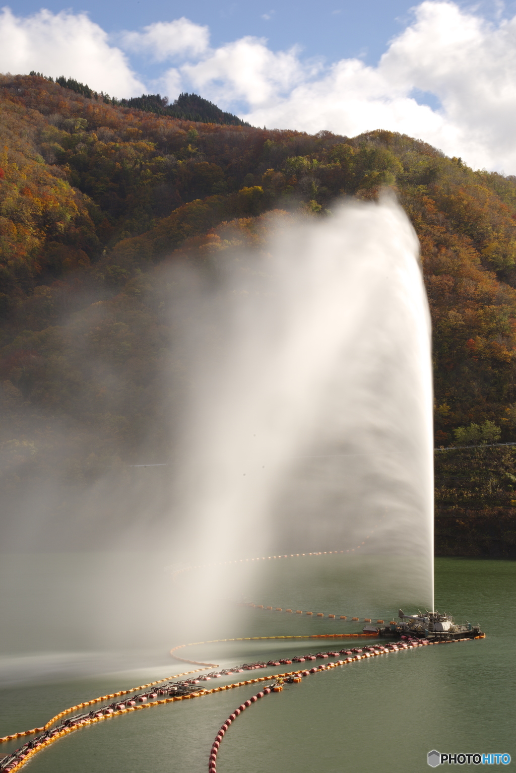 寒河江ダム放水噴水1