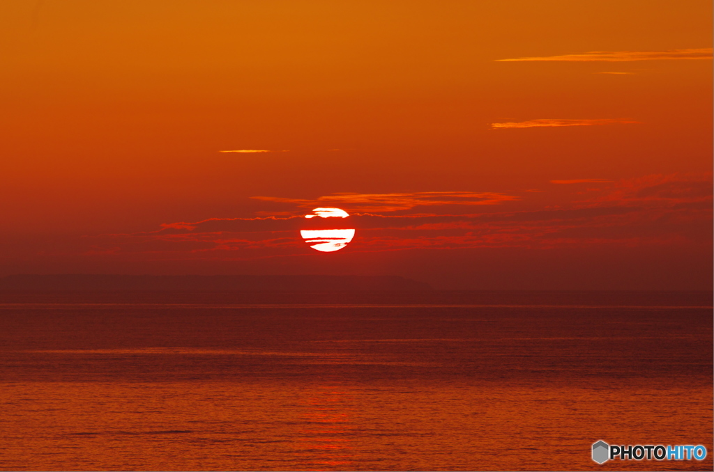 海の日の夕日と飛島