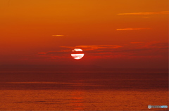 海の日の夕日と飛島