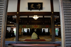厳粛に
