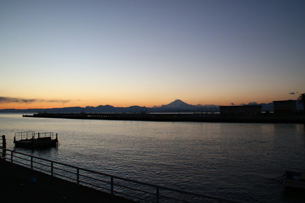江ノ島・夕暮・富士・静寂