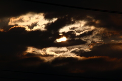 雲の間の朝日