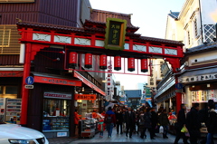 平日賑わう大師仲見世