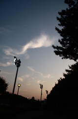日の暮れた公園にて