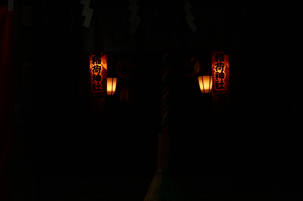 神社にて