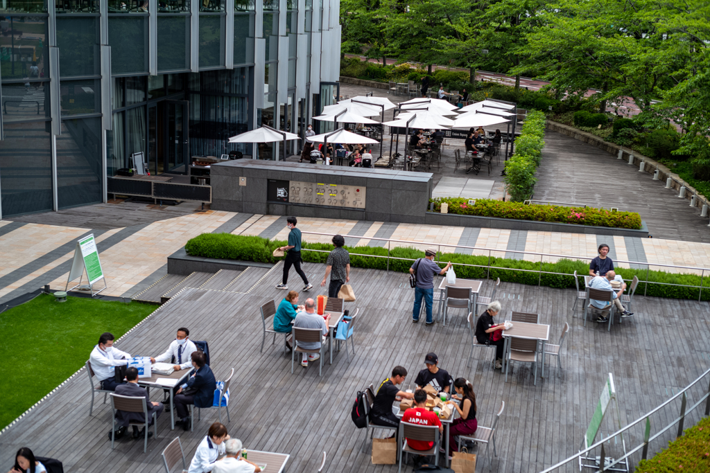 今日の1枚--人々集う