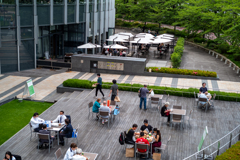 今日の1枚--人々集う