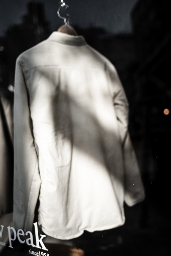 右手はポッケに