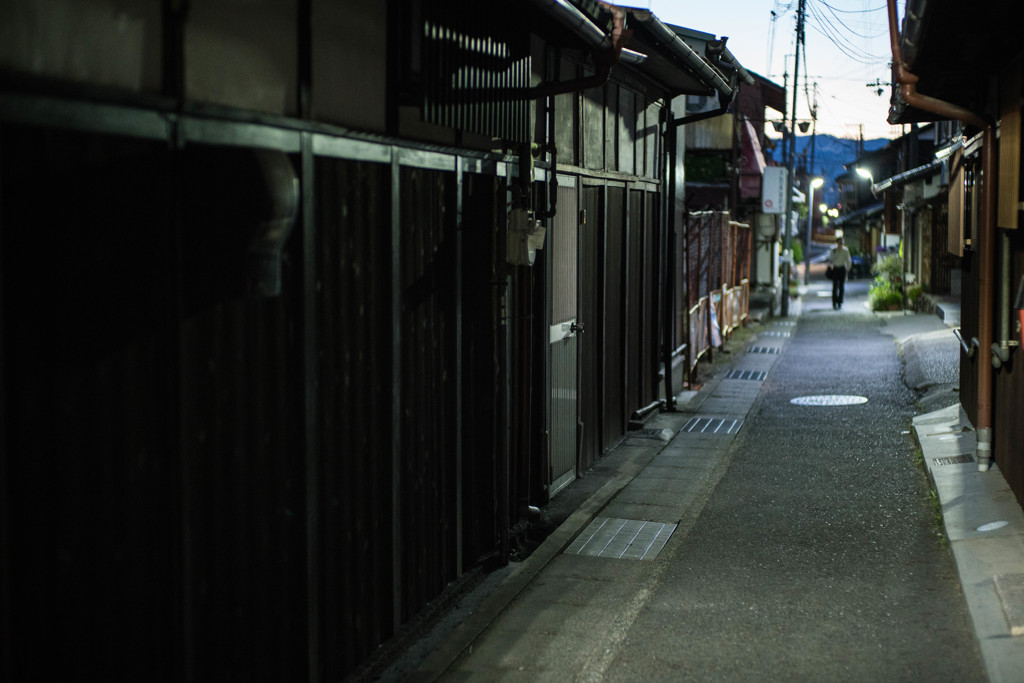 街道脇の路地