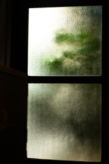 すりガラスの向こう側は