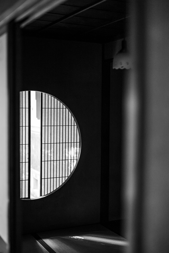 次室は円