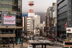 正面を右に曲がると