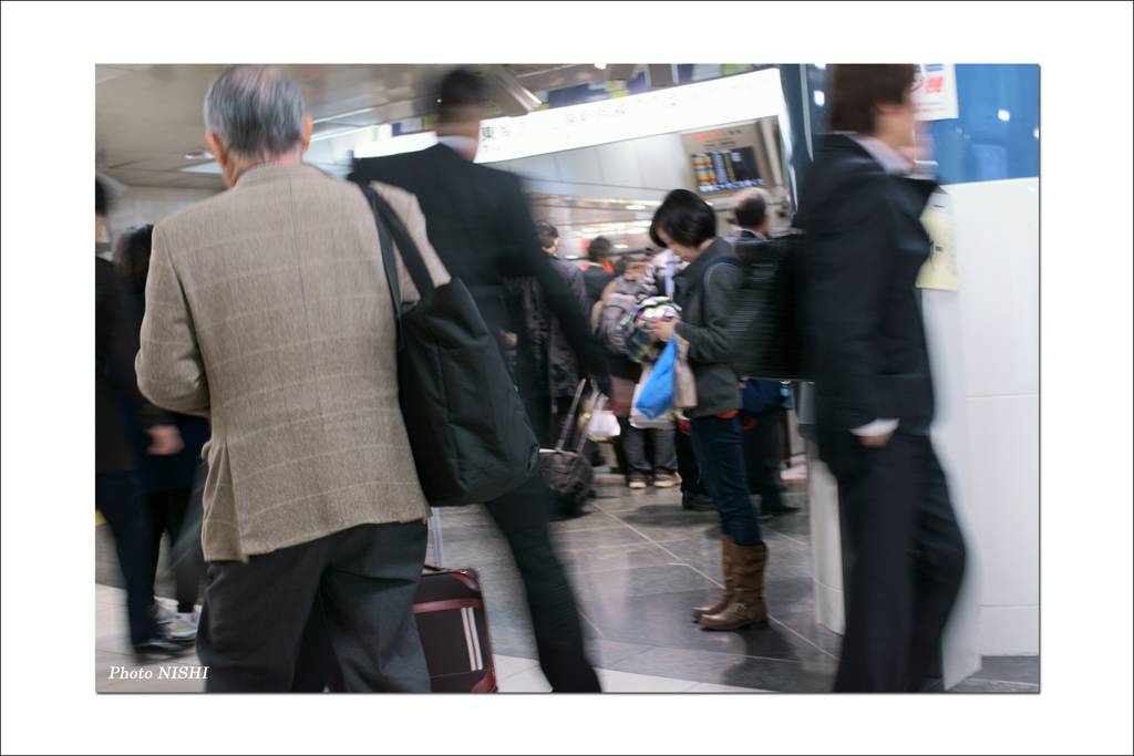 東京駅　新幹線　改札　待ち人