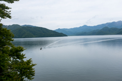 湖のある風景③