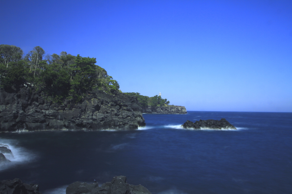 城ヶ崎海岸より門脇灯台を望む001