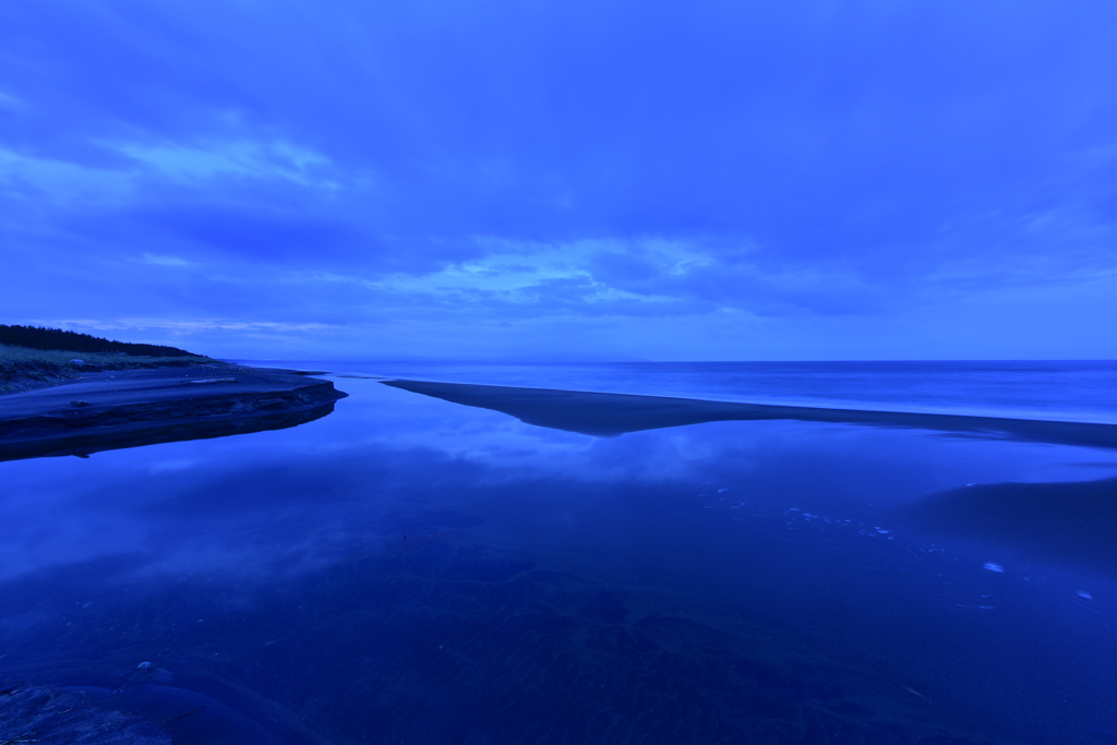 袰部川の水鏡