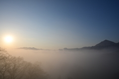 日の出、雲海、武甲山