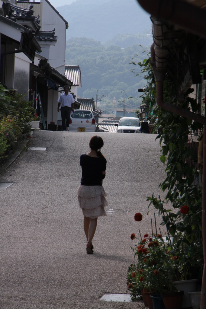 町並みと女性②