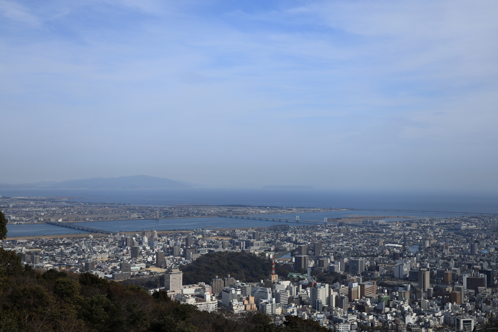 眼下に広がる徳島市内・・・