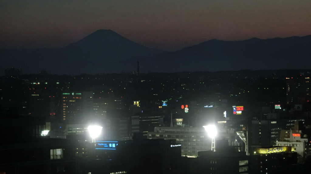横浜球場と富士山