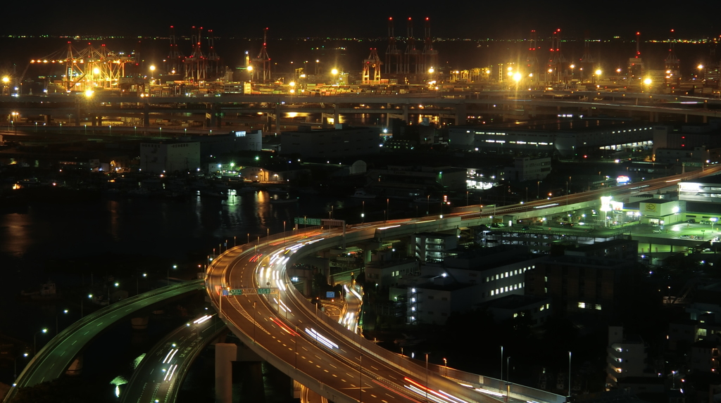 横浜港保税区夜景と首都高